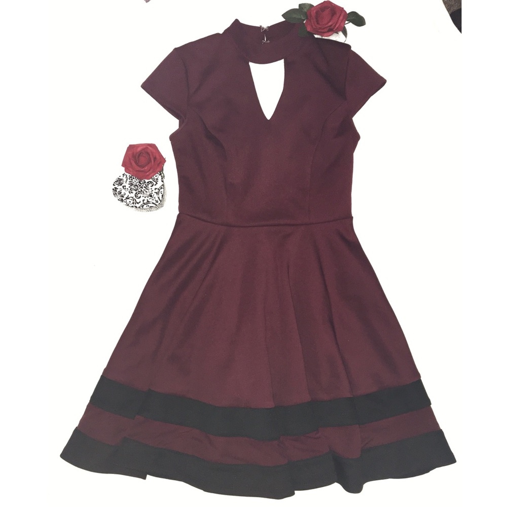 City Studio Choker V Neck Maroon Dress